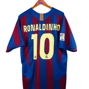 2005 / 2006 – Barcelone – Ronaldinho #10 (L)