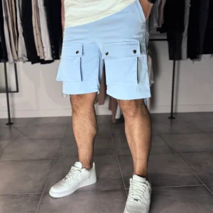 Short cargo bleu ciel avec poches devant