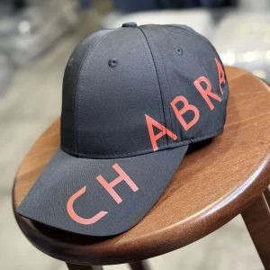 Casquette Chabrand de couleur noir avec motifs écriture latérale Chabrand de couleur orange | Lyon