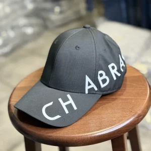 Casquette Chabrand de couleur noir avec motifs écriture latérale Chabrand de couleur blanc| Lyon